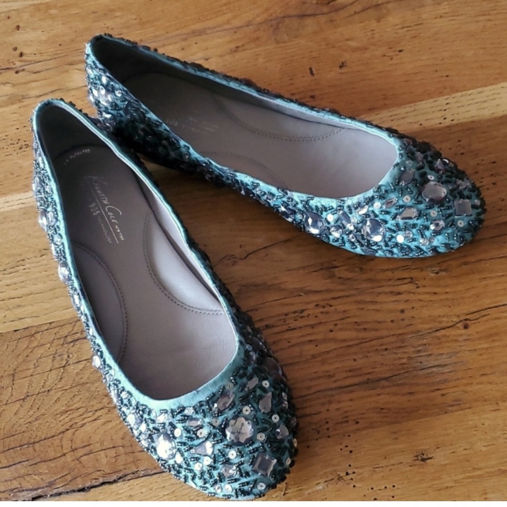 Kenneth Cole Reaction Blue Jeweled Flats Size 9